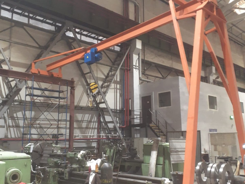 Кран полукозловой